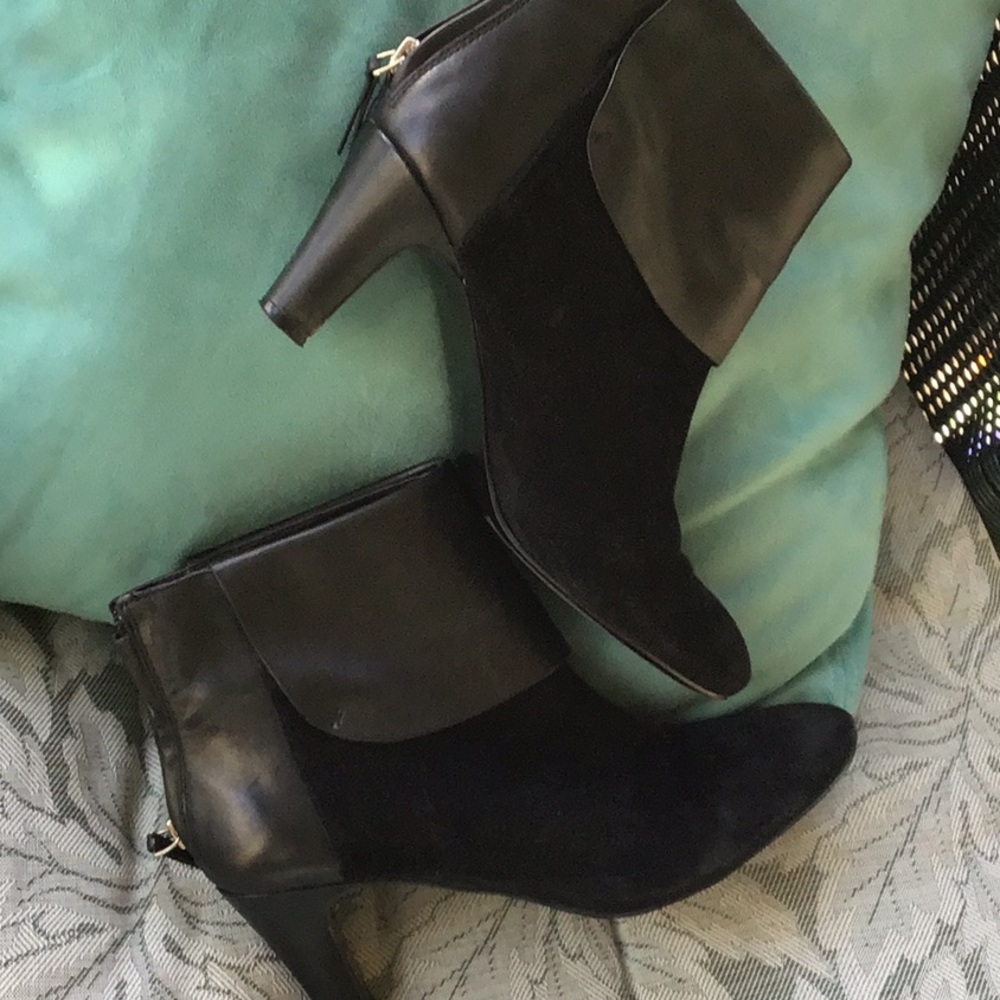 Bandolino black leather and suede ankle boots